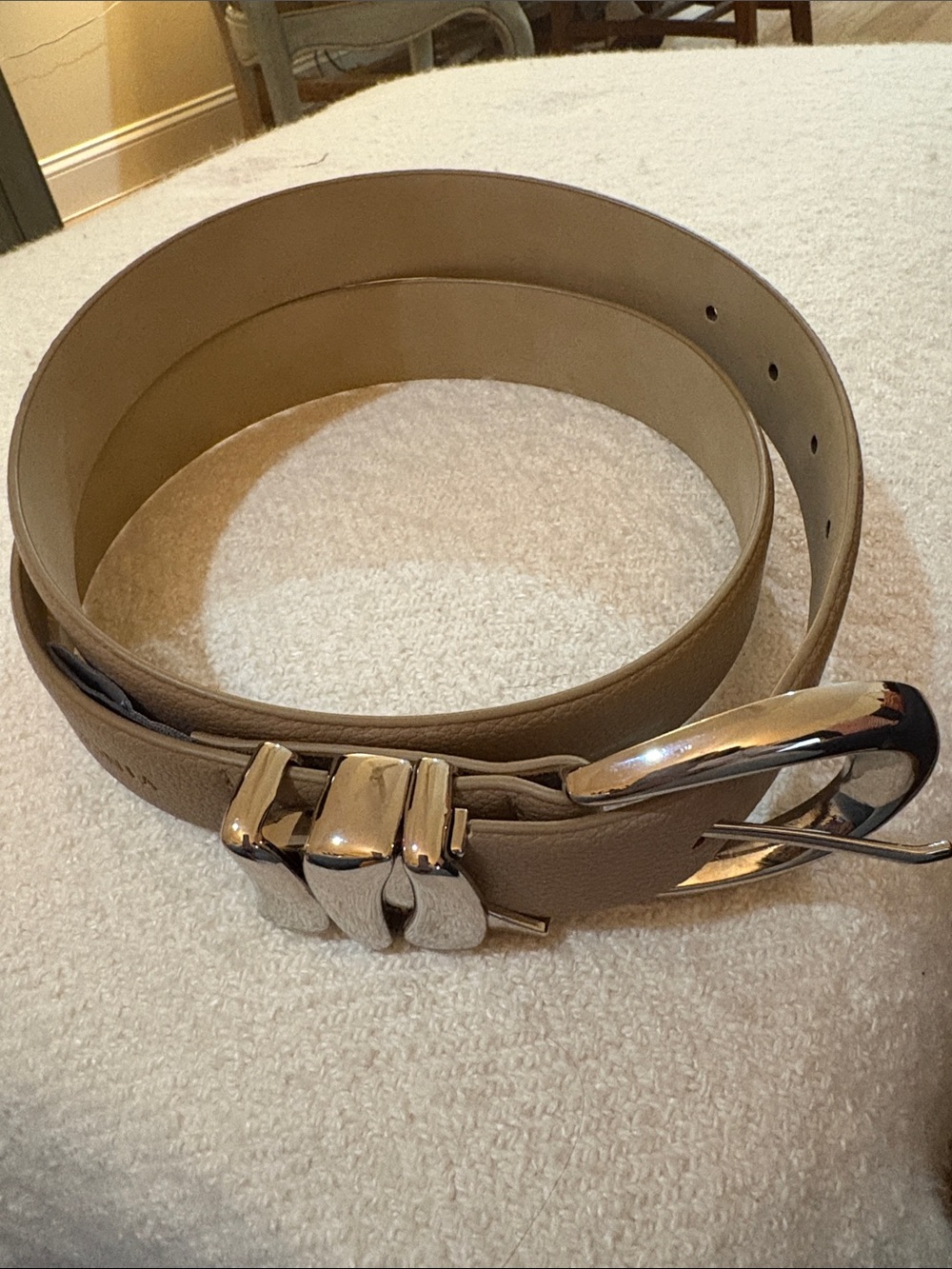 Women’s  Beige Vegan Leather
Belt with Silver Buckle (NWOT) XL